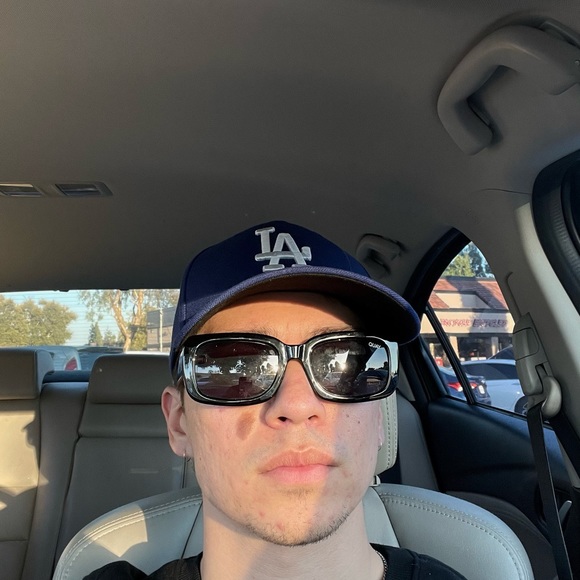 Meet your Posher, Aaron - Picture 3 of 4